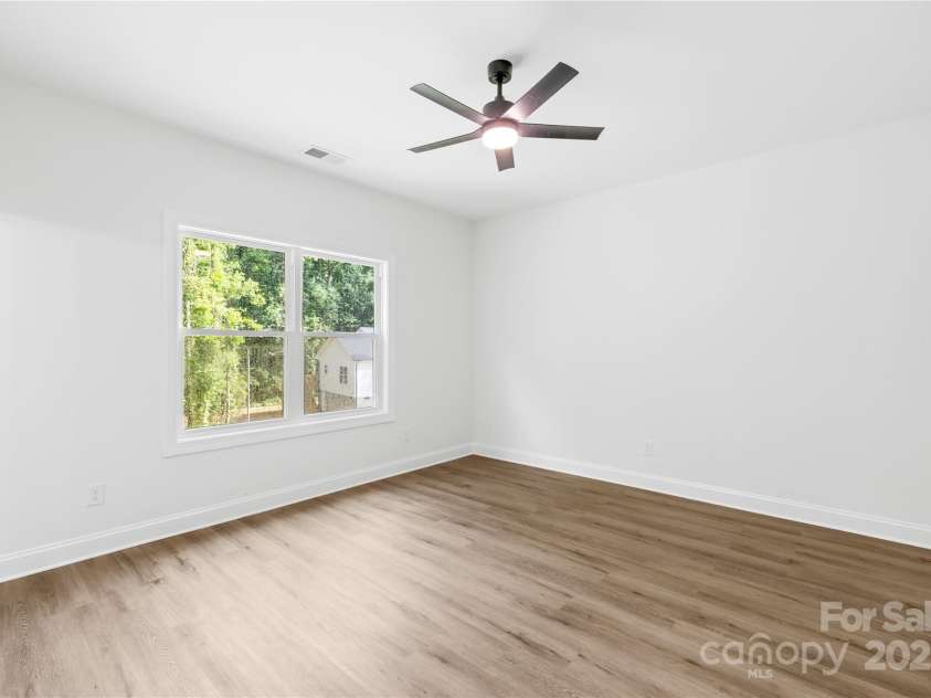 404 Greenbriar Road, Statesville, NC 28625.  MLS# CAR4250661, YatesRealty ID 34317. 