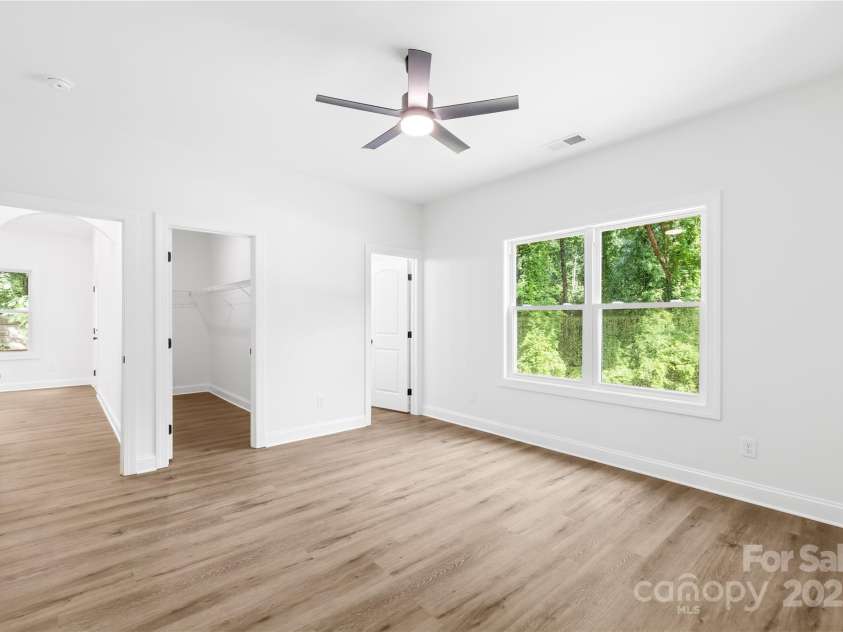 404 Greenbriar Road, Statesville, NC 28625.  MLS# CAR4250661, YatesRealty ID 34317. 
