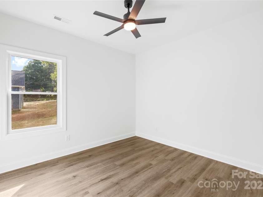 404 Greenbriar Road, Statesville, NC 28625.  MLS# CAR4250661, YatesRealty ID 34317. 
