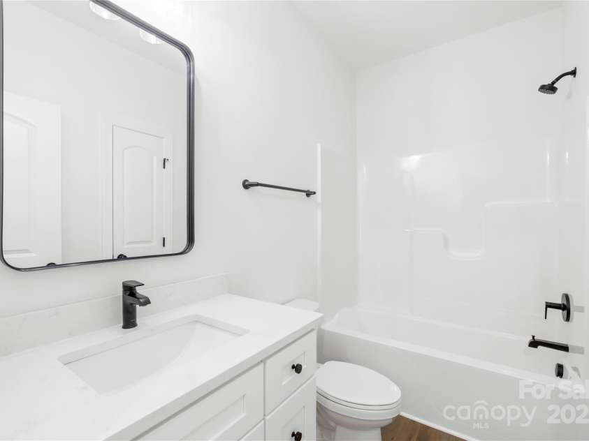 404 Greenbriar Road, Statesville, NC 28625.  MLS# CAR4250661, YatesRealty ID 34317. 