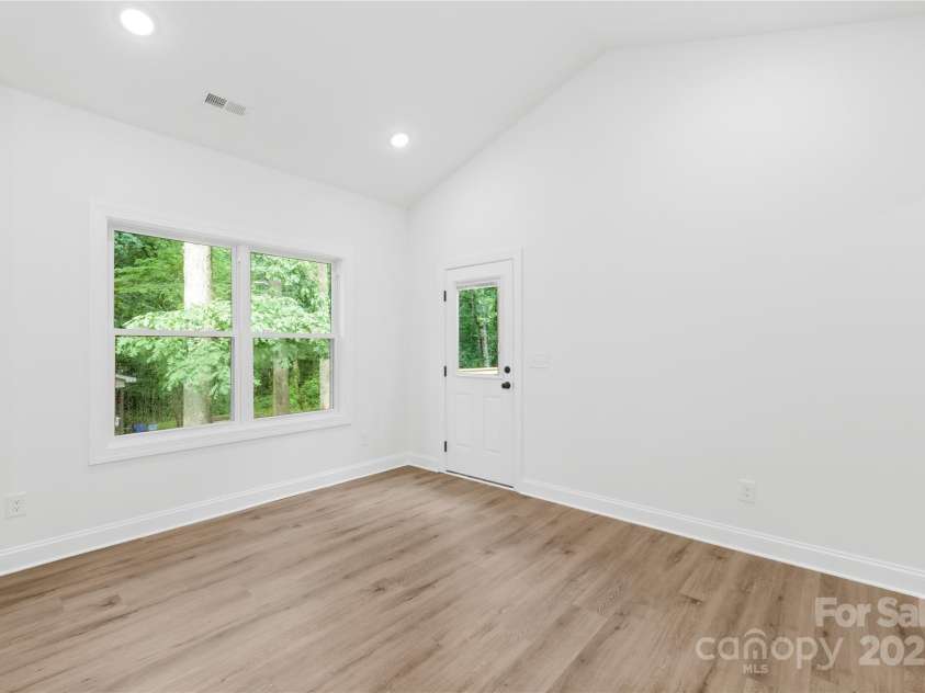 404 Greenbriar Road, Statesville, NC 28625.  MLS# CAR4250661, YatesRealty ID 34317. 