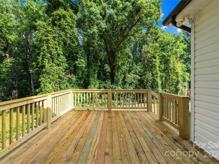404 Greenbriar Road, Statesville, NC 28625.  MLS# CAR4250661, YatesRealty ID 34317. 