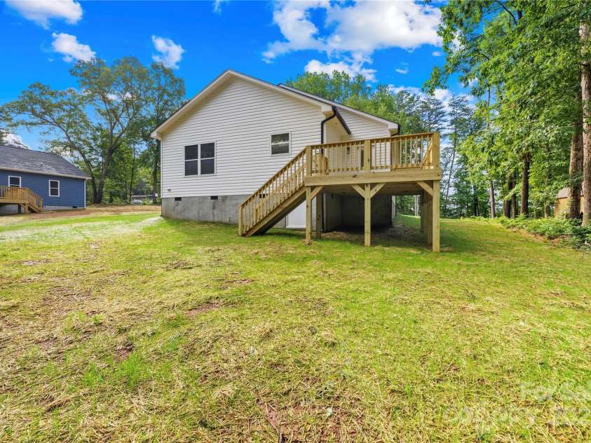404 Greenbriar Road, Statesville, NC 28625.  MLS# CAR4250661, YatesRealty ID 34317. 