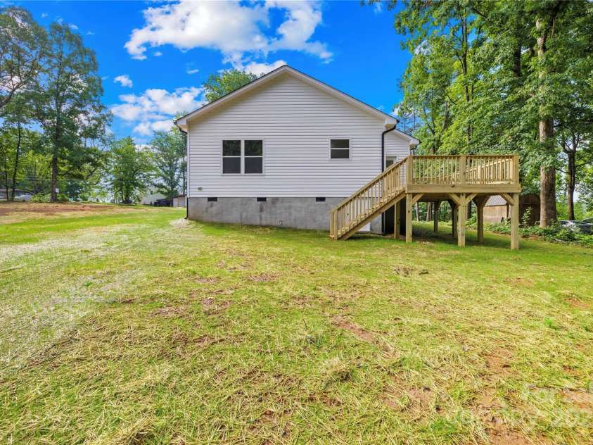 404 Greenbriar Road, Statesville, NC 28625.  MLS# CAR4250661, YatesRealty ID 34317. 