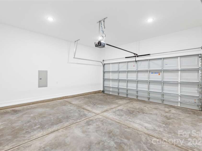 404 Greenbriar Road, Statesville, NC 28625.  MLS# CAR4250661, YatesRealty ID 34317. 