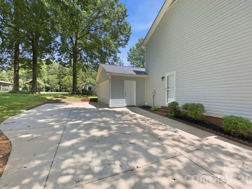 630 Timberlane Trail, Salisbury, NC 28147.  MLS# CAR4399117, YatesRealty ID 34317. 