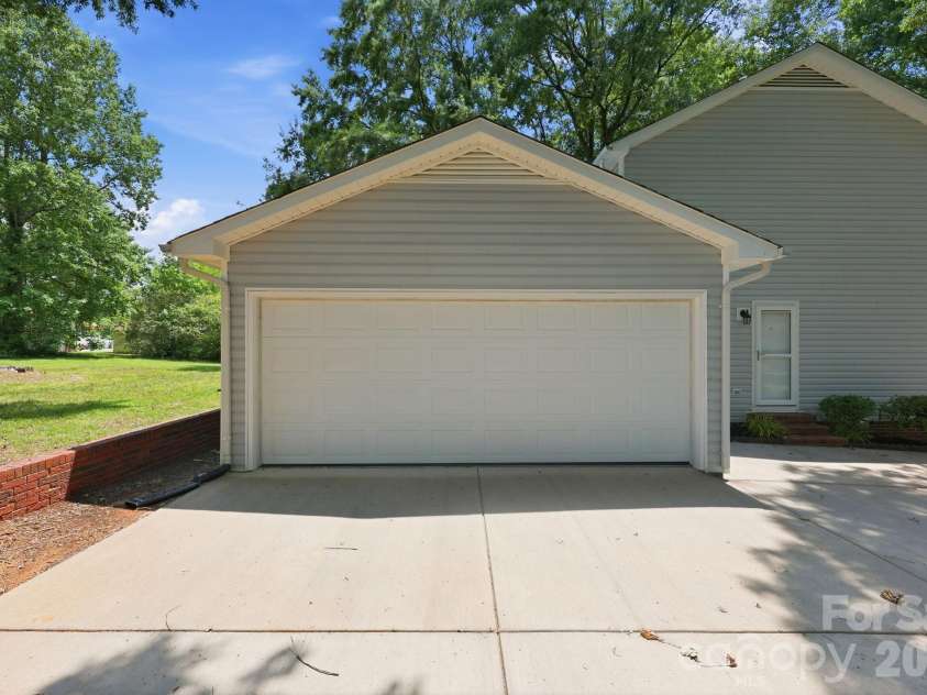 630 Timberlane Trail, Salisbury, NC 28147.  MLS# CAR4399117, YatesRealty ID 34317. 