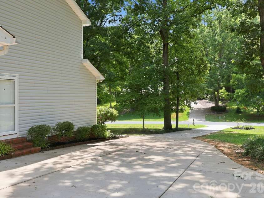 630 Timberlane Trail, Salisbury, NC 28147.  MLS# CAR4399117, YatesRealty ID 34317. 