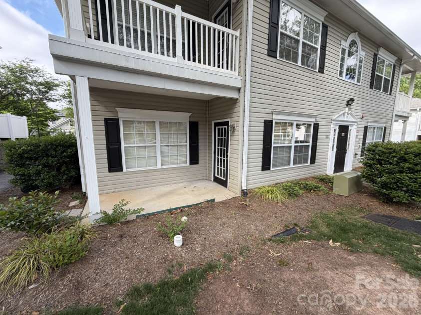 21230 Hickory Street, Cornelius, NC 28031.  MLS# CAR4374106, YatesRealty ID 34318. Front Porch
