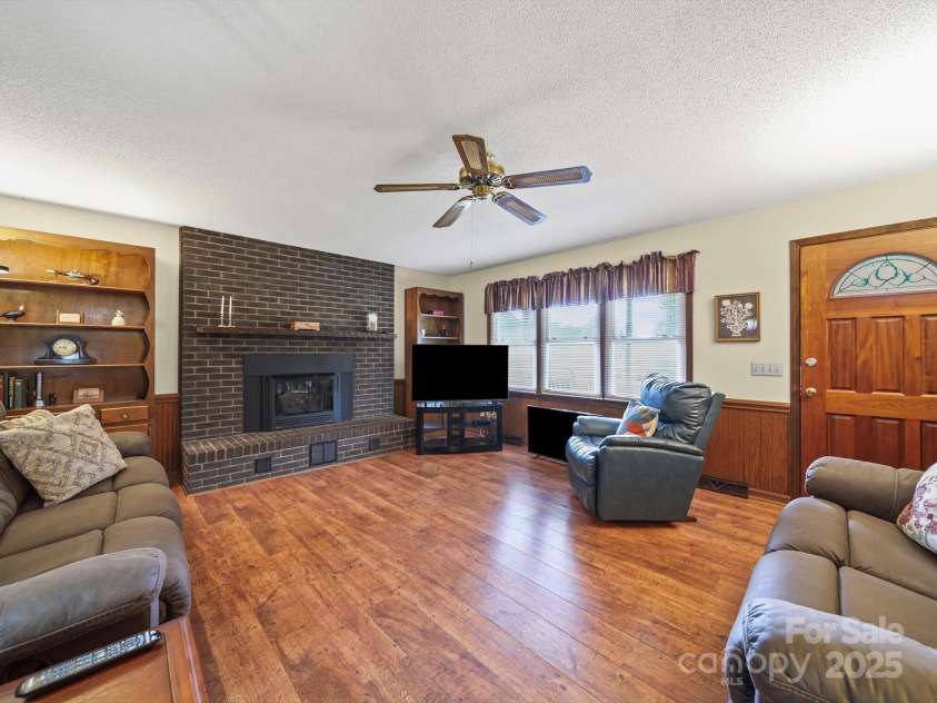 40867 Deer Haven Drive, Albemarle, NC 28001.  MLS# CAR4293491, YatesRealty ID 34318. Living Room