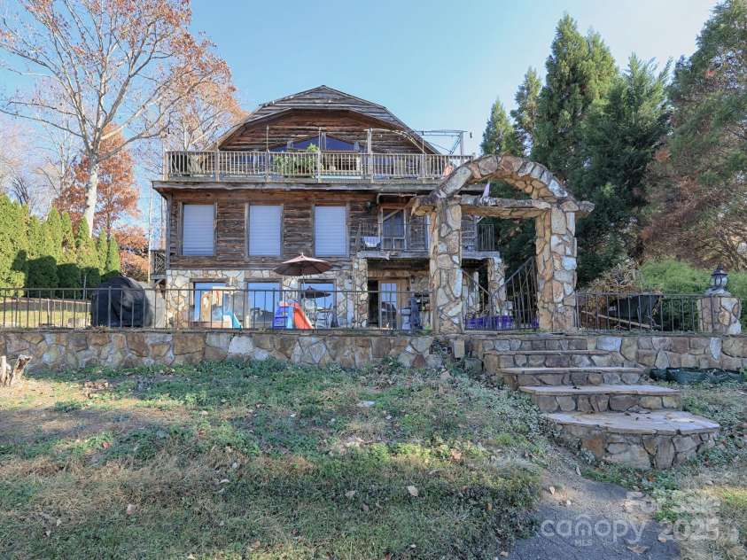 6860 Shade Tree Lane, Sherrills Ford, NC 28673.  MLS# CAR4087188, YatesRealty ID 3432. 