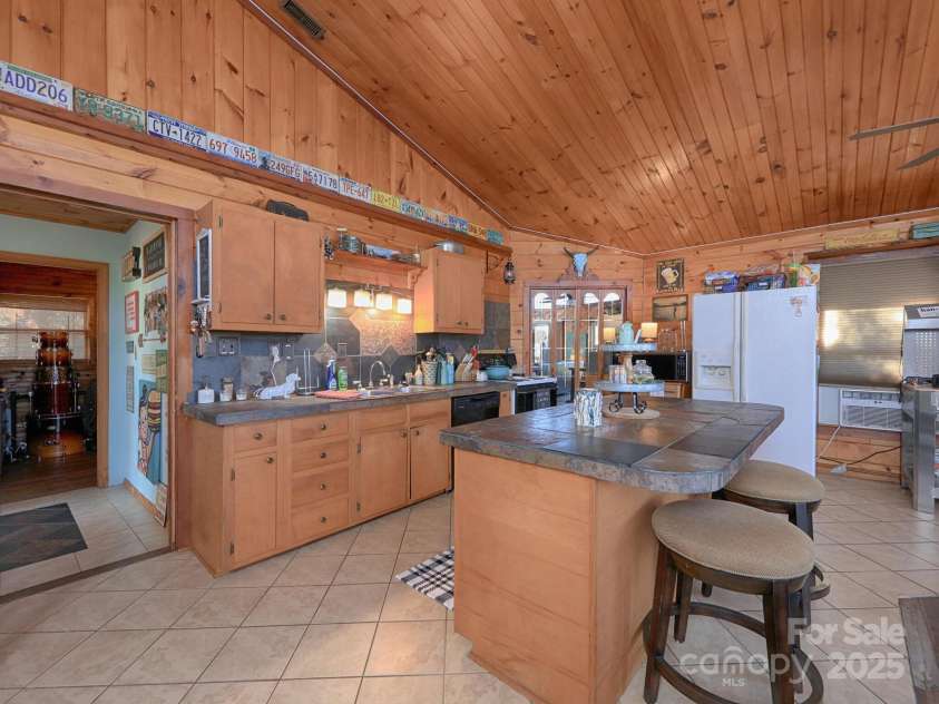 6860 Shade Tree Lane, Sherrills Ford, NC 28673.  MLS# CAR4087188, YatesRealty ID 3432. 