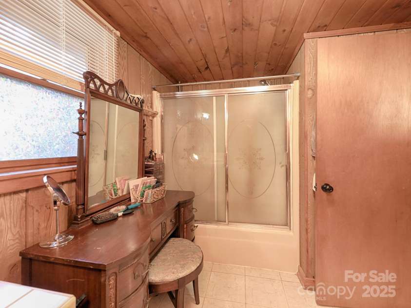 6860 Shade Tree Lane, Sherrills Ford, NC 28673.  MLS# CAR4087188, YatesRealty ID 3432. 