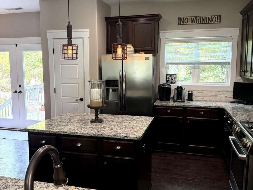 18027 Northport Drive, Cornelius, NC 28031.  MLS# CAR4395326, YatesRealty ID 34320. Kitchen