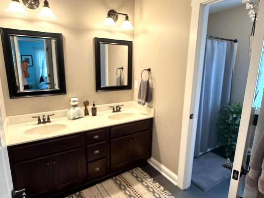 18027 Northport Drive, Cornelius, NC 28031.  MLS# CAR4395326, YatesRealty ID 34320. Upstairs Full Bathroom