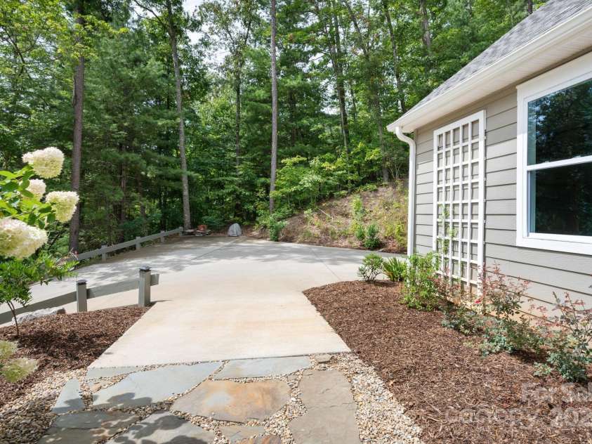 209 Patriots Drive, Asheville, NC 28805.  MLS# CAR4291919, YatesRealty ID 34321. Great level parking and easy access to the front door.