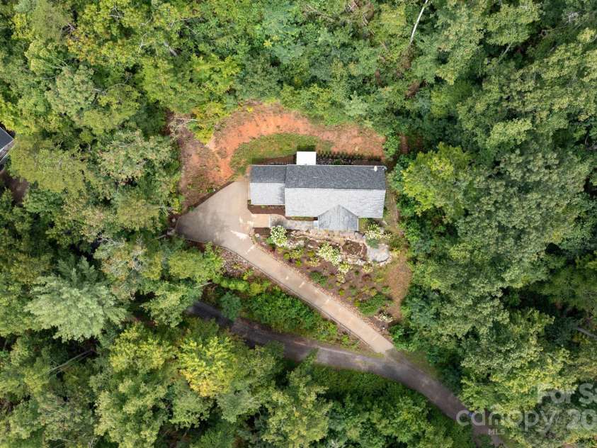 209 Patriots Drive, Asheville, NC 28805.  MLS# CAR4291919, YatesRealty ID 34321. Neighbors yes, privacy yes.