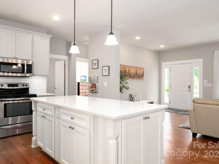 209 Patriots Drive, Asheville, NC 28805.  MLS# CAR4291919, YatesRealty ID 34321. Oh yes.