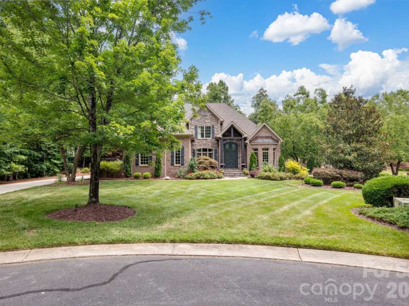 3582 Farmstone Court, Kannapolis, NC 28081.  MLS# CAR4398629, YatesRealty ID 34321. 