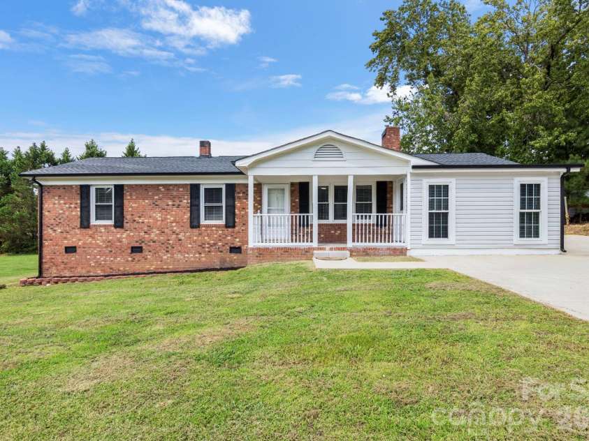 904 Long Street, Oakboro, NC 28129.  MLS# CAR4392610, YatesRealty ID 34322. 