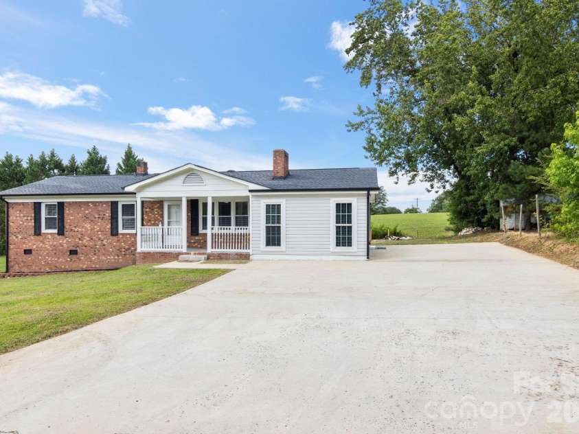 904 Long Street, Oakboro, NC 28129.  MLS# CAR4392610, YatesRealty ID 34322. 