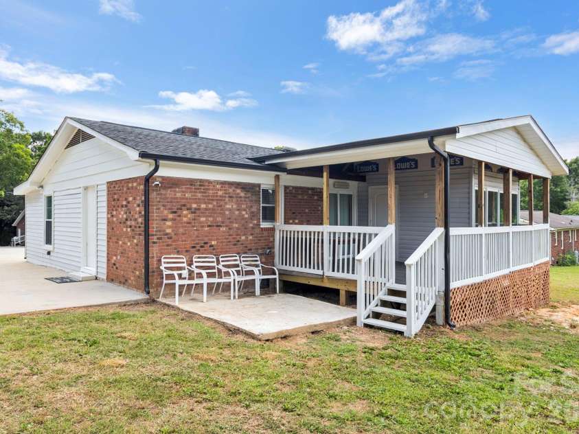 904 Long Street, Oakboro, NC 28129.  MLS# CAR4392610, YatesRealty ID 34322. 