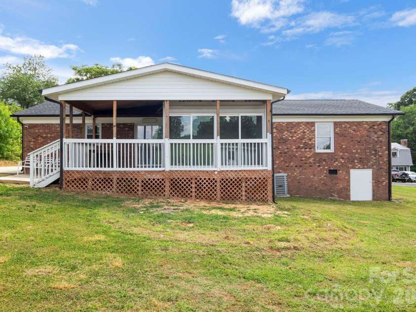 904 Long Street, Oakboro, NC 28129.  MLS# CAR4392610, YatesRealty ID 34322. 