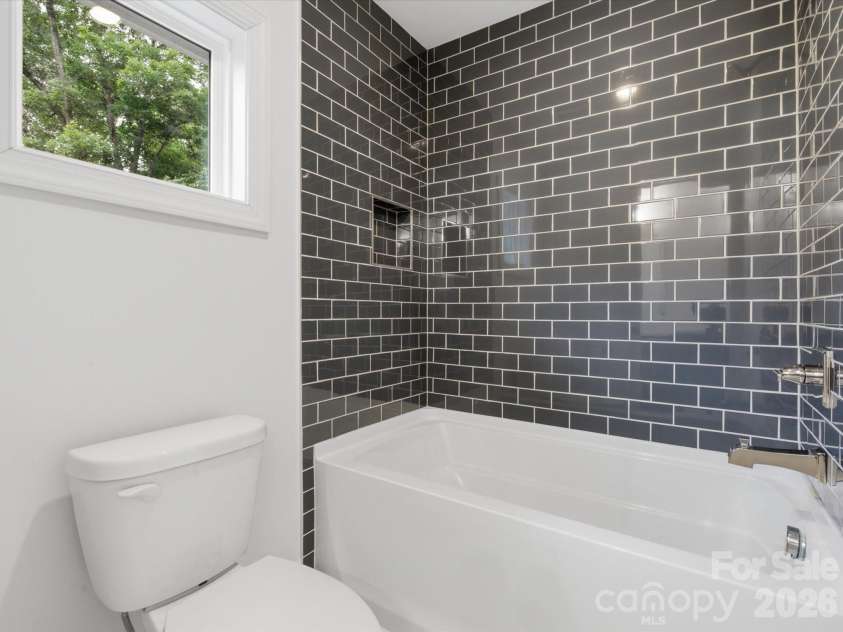 7815 Red Oaks Trail, Waxhaw, NC 28173.  MLS# CAR4389523, YatesRealty ID 34323. 