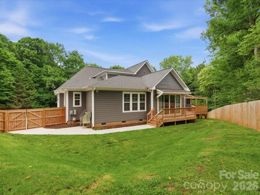 7815 Red Oaks Trail, Waxhaw, NC 28173.  MLS# CAR4389523, YatesRealty ID 34323. 