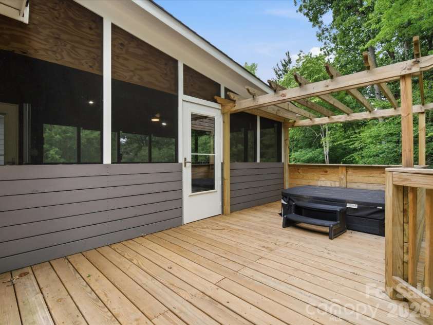 7815 Red Oaks Trail, Waxhaw, NC 28173.  MLS# CAR4389523, YatesRealty ID 34323. 