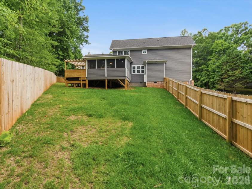 7815 Red Oaks Trail, Waxhaw, NC 28173.  MLS# CAR4389523, YatesRealty ID 34323. 