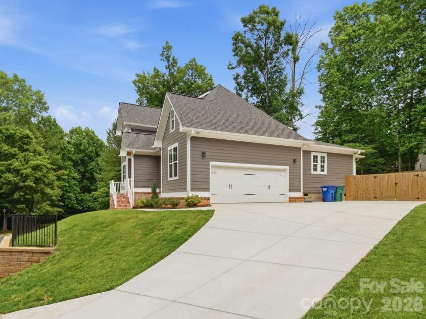 7815 Red Oaks Trail, Waxhaw, NC 28173.  MLS# CAR4389523, YatesRealty ID 34323. 