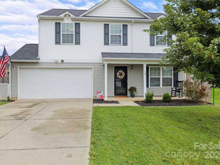 127 Lauren Lane, Lincolnton, NC 28092.  MLS# CAR4285833, YatesRealty ID 34324. 