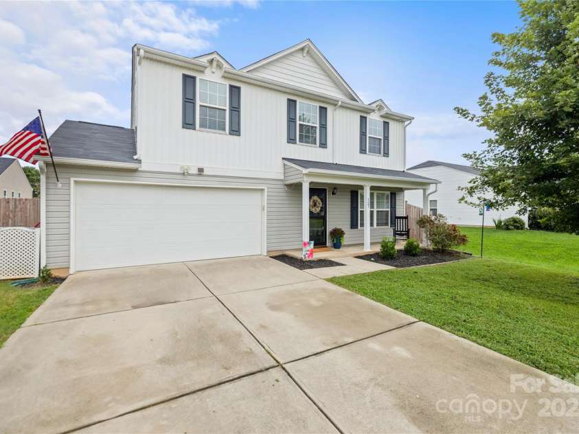 127 Lauren Lane, Lincolnton, NC 28092.  MLS# CAR4285833, YatesRealty ID 34324. 