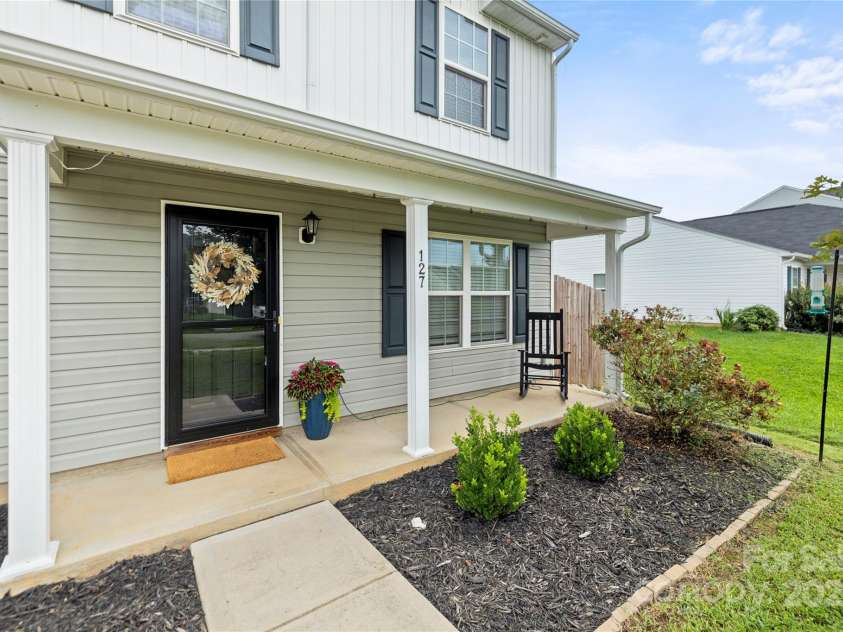 127 Lauren Lane, Lincolnton, NC 28092.  MLS# CAR4285833, YatesRealty ID 34324. 