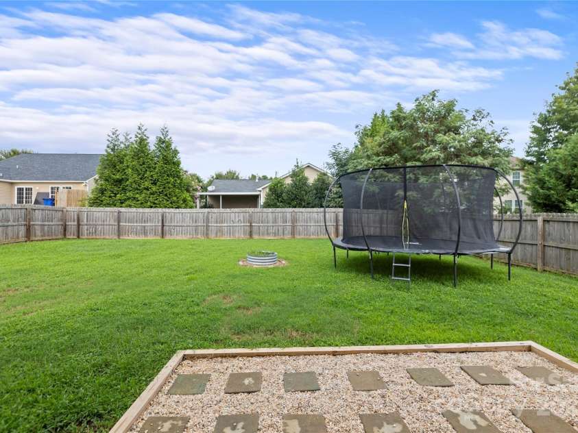 127 Lauren Lane, Lincolnton, NC 28092.  MLS# CAR4285833, YatesRealty ID 34324. 