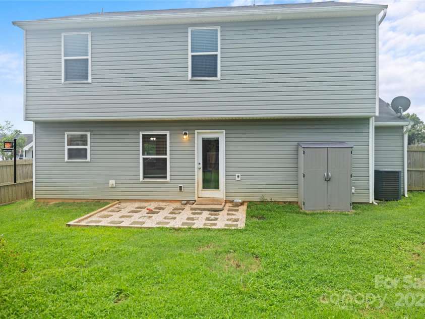 127 Lauren Lane, Lincolnton, NC 28092.  MLS# CAR4285833, YatesRealty ID 34324. 