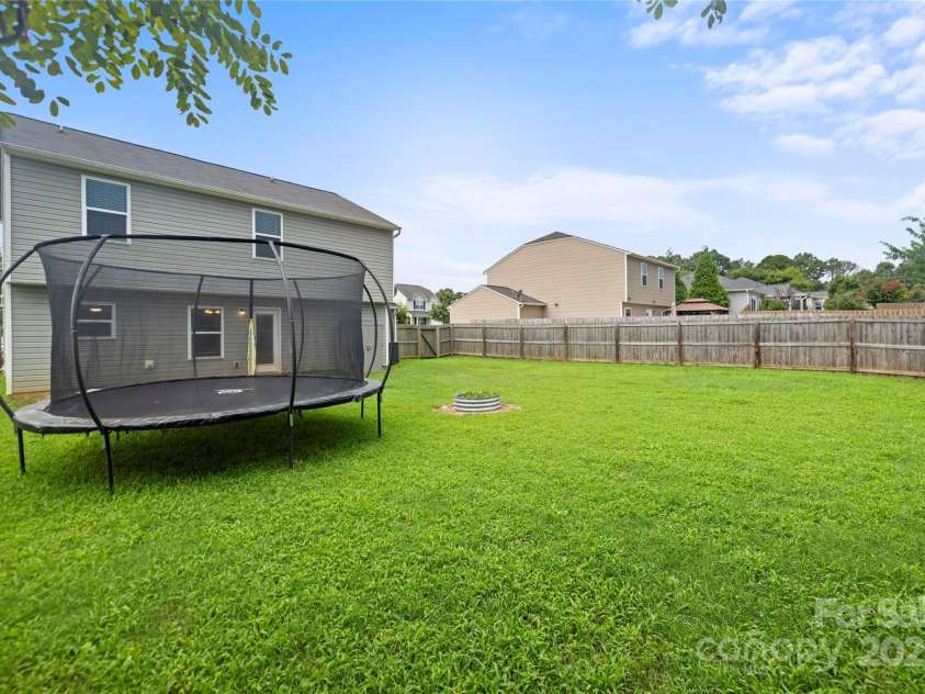 127 Lauren Lane, Lincolnton, NC 28092.  MLS# CAR4285833, YatesRealty ID 34324. 