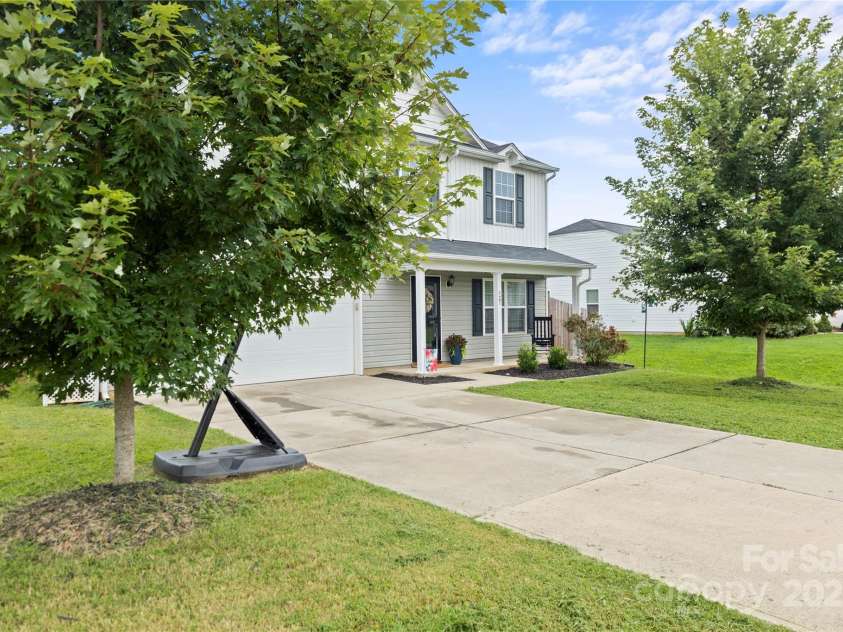 127 Lauren Lane, Lincolnton, NC 28092.  MLS# CAR4285833, YatesRealty ID 34324. 