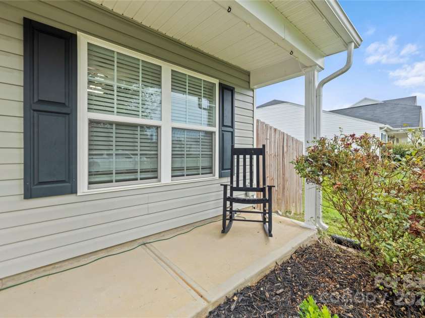 127 Lauren Lane, Lincolnton, NC 28092.  MLS# CAR4285833, YatesRealty ID 34324. 