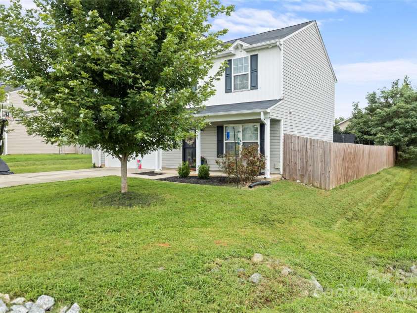 127 Lauren Lane, Lincolnton, NC 28092.  MLS# CAR4285833, YatesRealty ID 34324. 