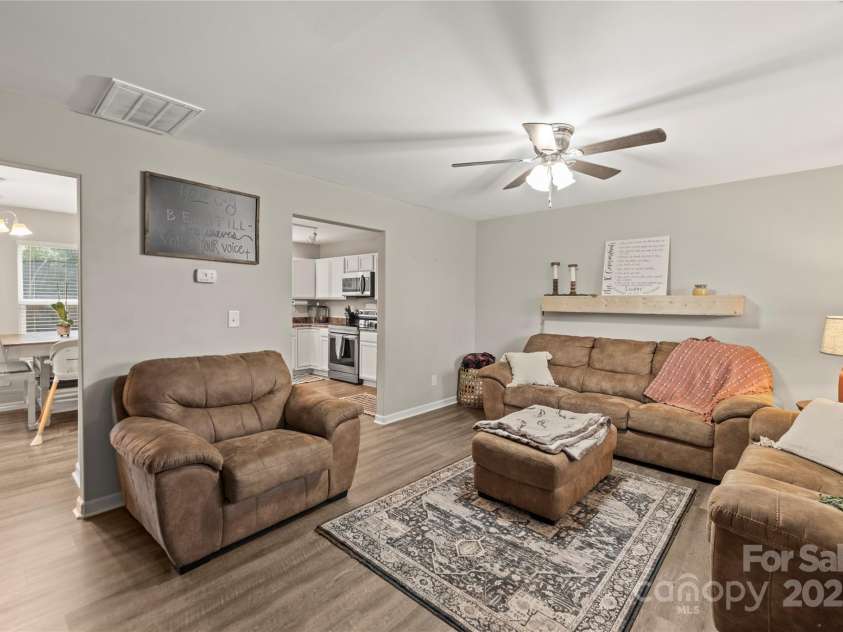 127 Lauren Lane, Lincolnton, NC 28092.  MLS# CAR4285833, YatesRealty ID 34324. 