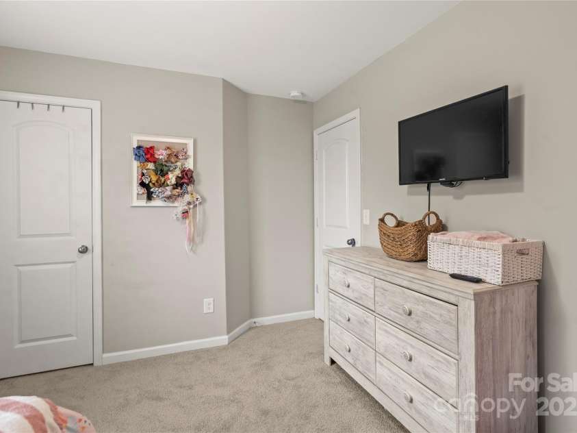 127 Lauren Lane, Lincolnton, NC 28092.  MLS# CAR4285833, YatesRealty ID 34324. 