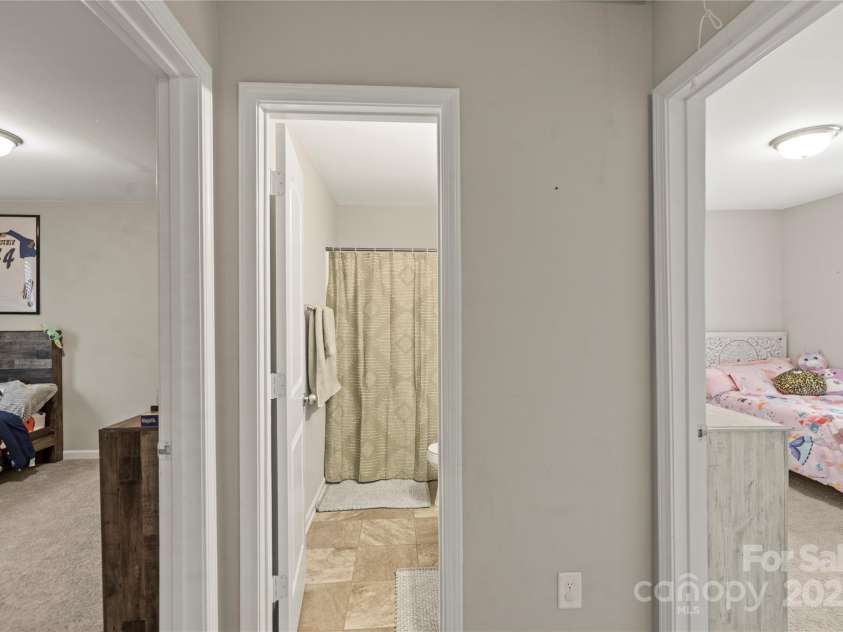 127 Lauren Lane, Lincolnton, NC 28092.  MLS# CAR4285833, YatesRealty ID 34324. 