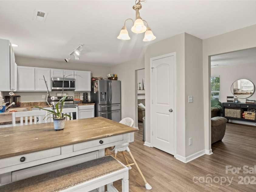 127 Lauren Lane, Lincolnton, NC 28092.  MLS# CAR4285833, YatesRealty ID 34324. 