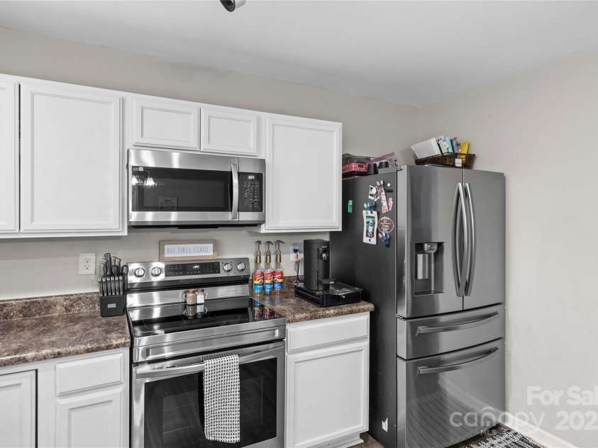 127 Lauren Lane, Lincolnton, NC 28092.  MLS# CAR4285833, YatesRealty ID 34324. 