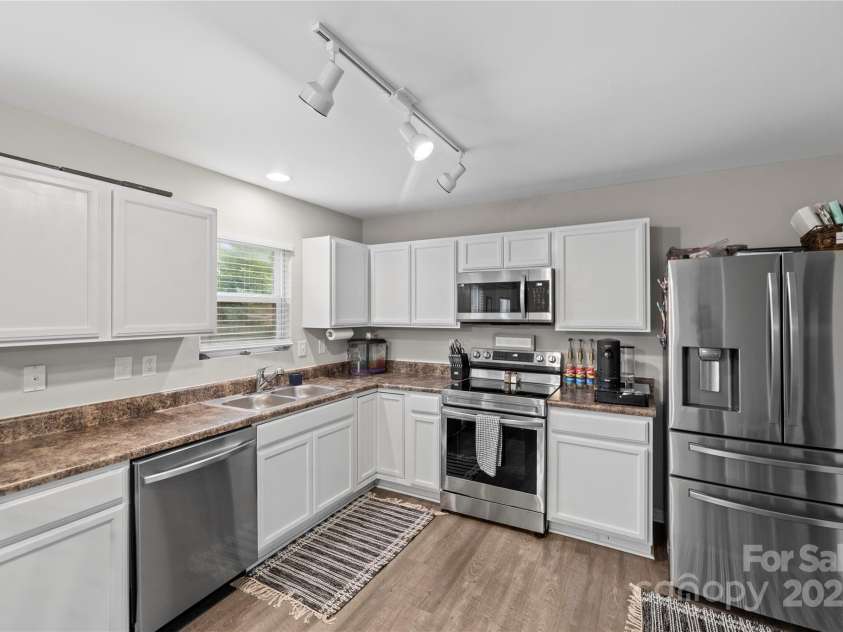 127 Lauren Lane, Lincolnton, NC 28092.  MLS# CAR4285833, YatesRealty ID 34324. 