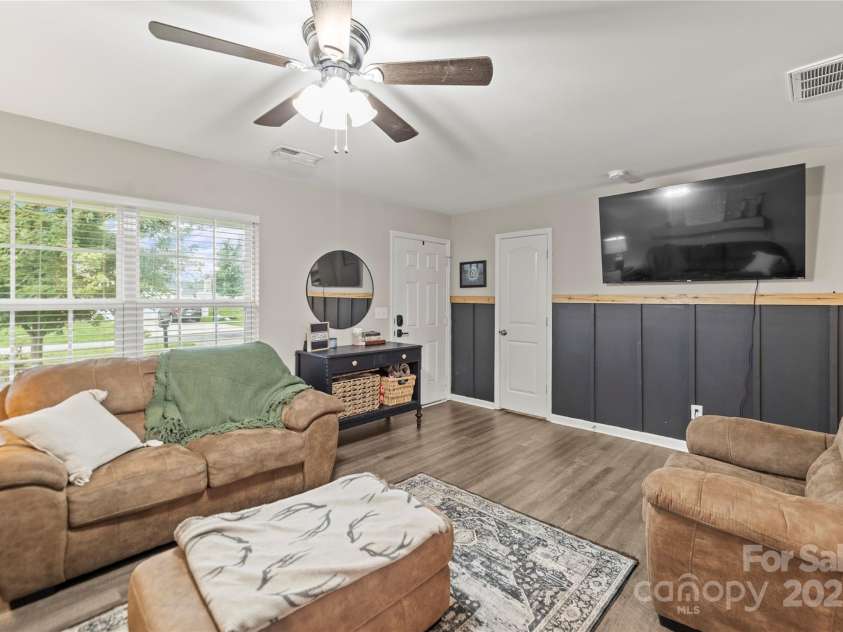 127 Lauren Lane, Lincolnton, NC 28092.  MLS# CAR4285833, YatesRealty ID 34324. 