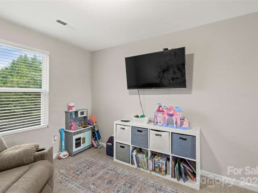 127 Lauren Lane, Lincolnton, NC 28092.  MLS# CAR4285833, YatesRealty ID 34324. 