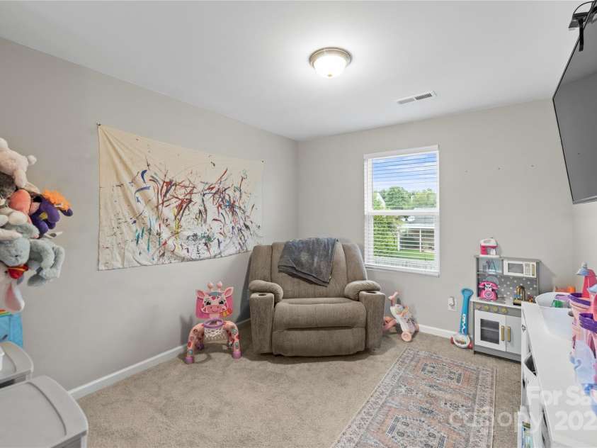 127 Lauren Lane, Lincolnton, NC 28092.  MLS# CAR4285833, YatesRealty ID 34324. 